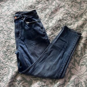 AE Mom Jeans Size 2s